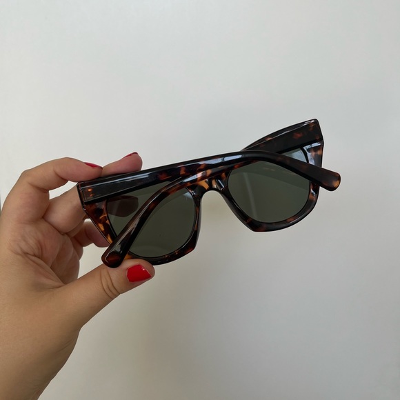 New Look Cat-eye Sunglasses - Picture 2 of 2